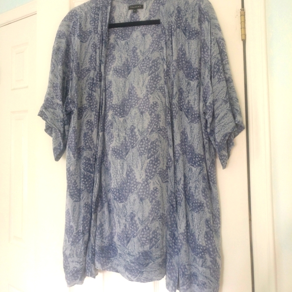 3/$30 Talula Blue Short Kimono - Picture 1 of 2